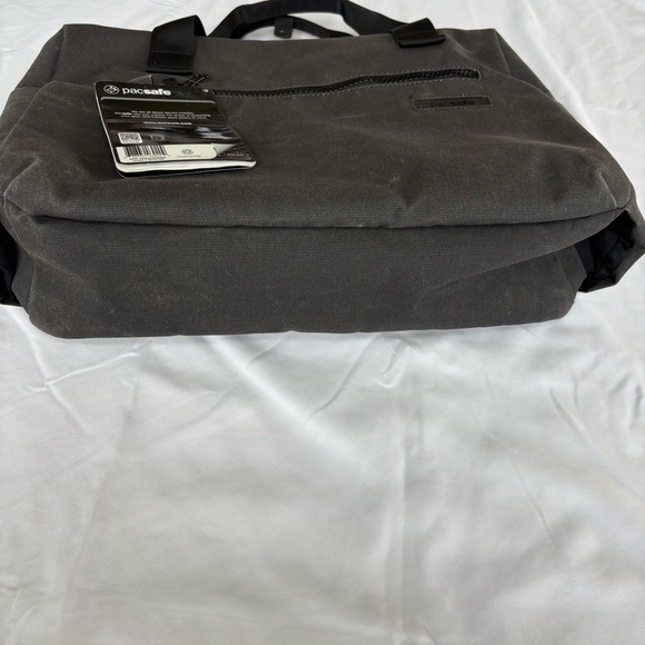 PacSafe Gray Briefcase InstaSafe Series w/RFID - Picture 3 of 16